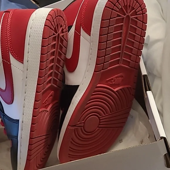 Jordan 1 sneakers - Picture 4 of 5